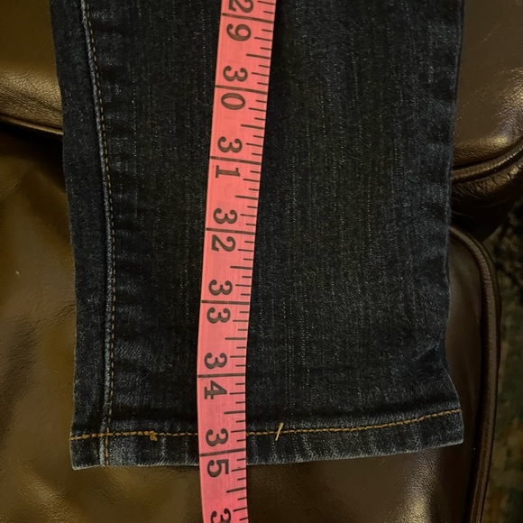 Old Navy Curvy Profile Jeans - Picture 3 of 6